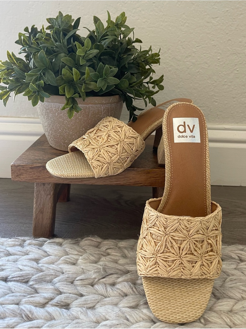 Dolce Vita Women's Honey Raffia Block Heel Sandals